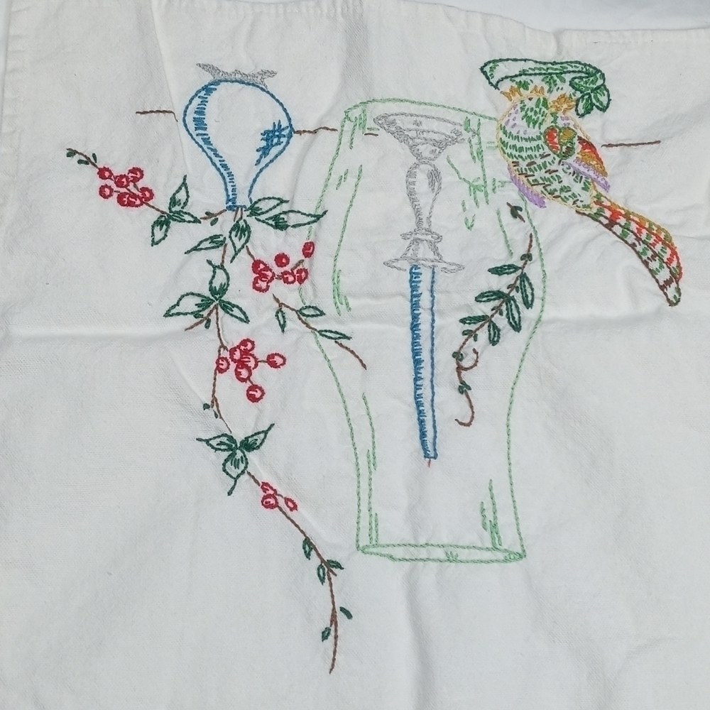 Embroidered table runner - Picture 3 of 7